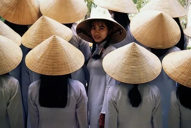 越南經(jīng)濟(jì)持續(xù)趕超挑戰(zhàn)解析 從嚴(yán)重債務(wù)危機(jī)看轉(zhuǎn)變世界工廠策略的硬障礙
